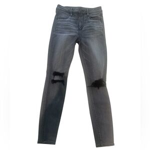 American Eagle Super Stretch Gray Distressed Women’s Skinny Jeans - Size 4